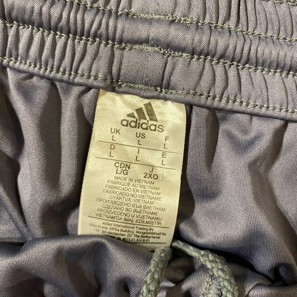 Adidas Men's Gray and Black Athletic Shorts Large (B)